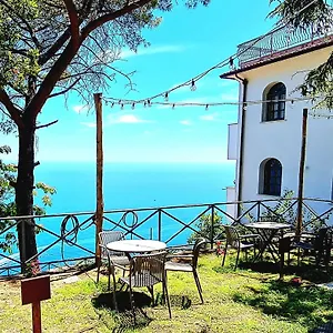 https://villablucostiera.hotels-amalfi.com