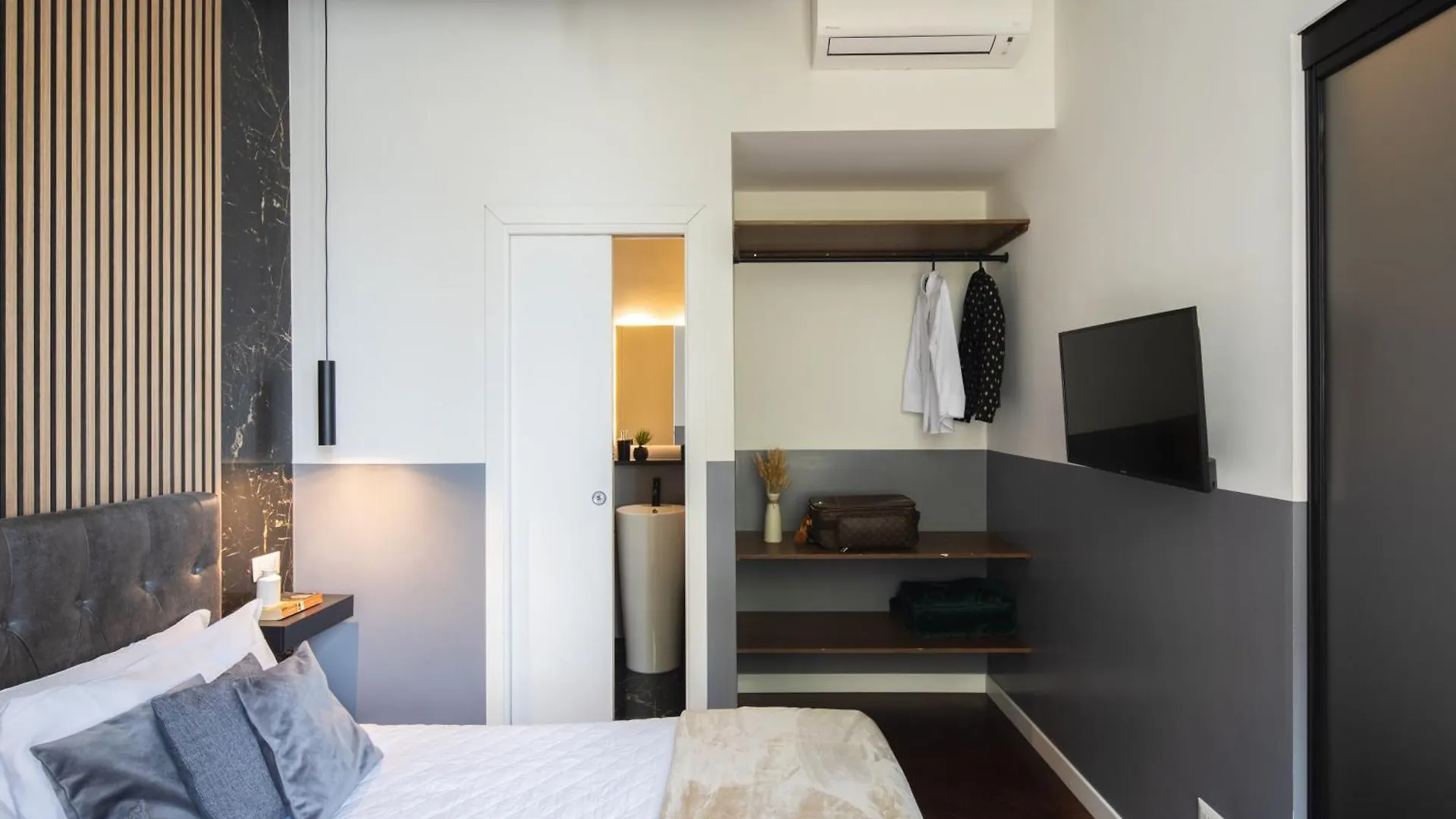 Colosseo Flats And Penthouse روما شقة